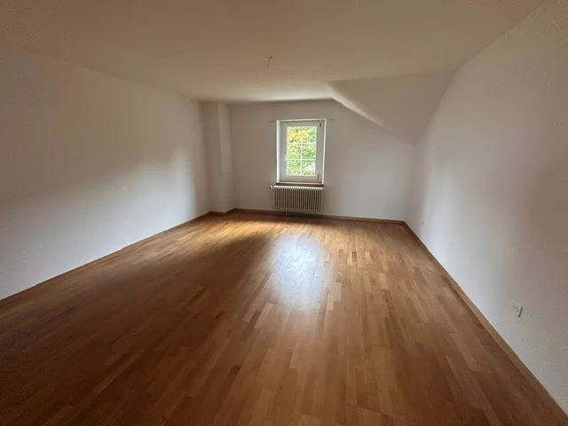Charmante 5-Zimmer-Dachwohnung in Hausen am Albis – Foto 8 von 14
