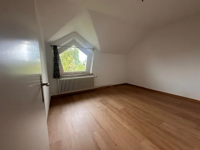 Charmante 5-Zimmer-Dachwohnung in Hausen am Albis – Foto 9 von 14