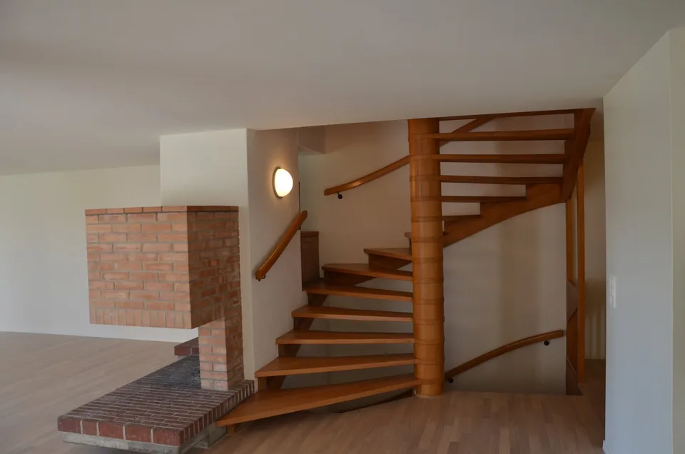 Un foyer pour tous ceux qui apprécient un espace de vie spacieux et un emplacement privilégié. – photo 10 sur 16