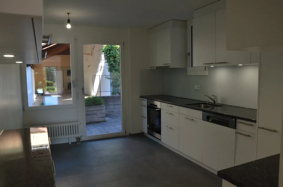Un foyer pour tous ceux qui apprécient un espace de vie spacieux et un emplacement privilégié. – photo 6 sur 16