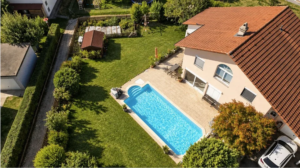 Bellissima casa indipendente di 9 locali con piscina a Vicques – foto 2 di 15
