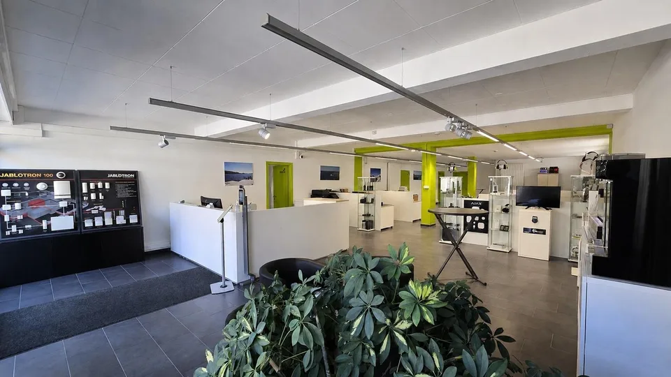 Atelier e uffici con zona di stoccaggio 427m2 a Conthey – foto 2 di 10