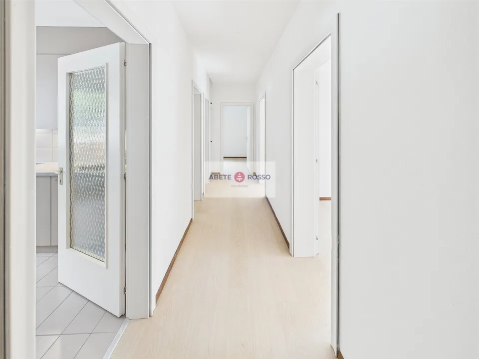 Spazioso appartamento di 3.5 locali con vista aperta. – foto 2 di 9