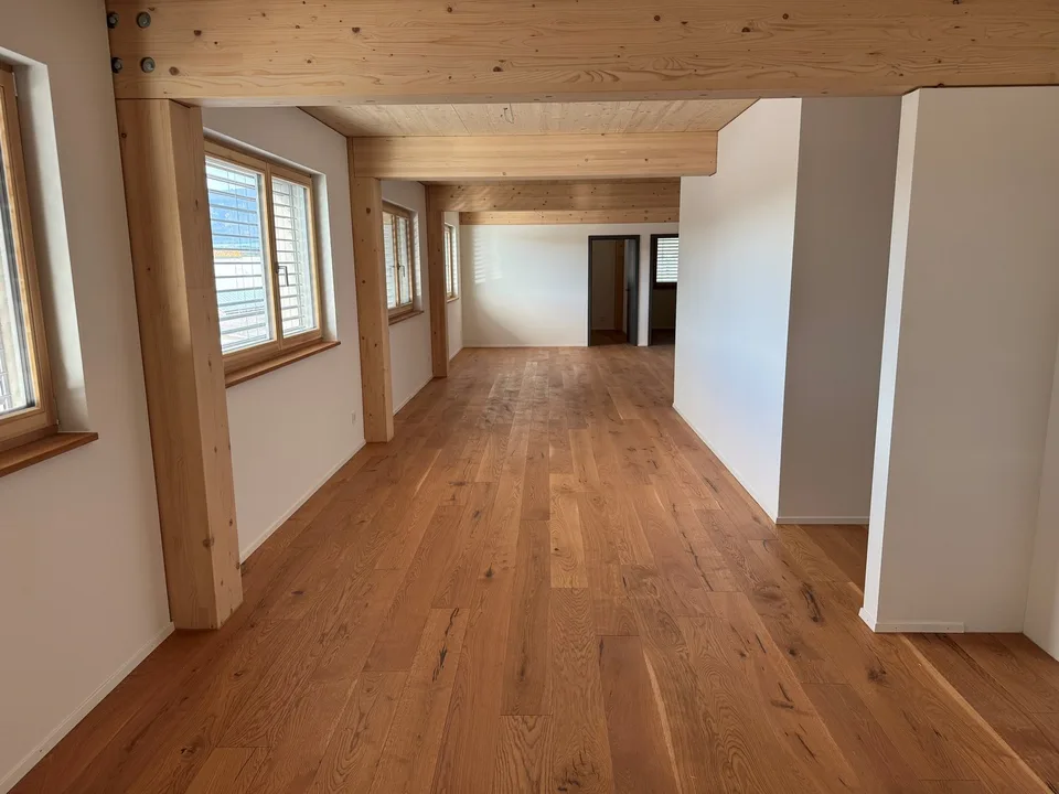 schöne 3.5-Zimmer Attikawohnung mit Sommerkühlung zu vermieten – Foto 2 von 14