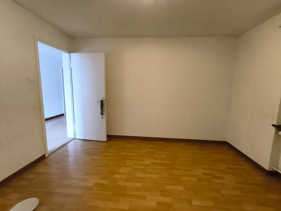 Charmante 3,5-Zimmer-Wohnung mit Balkon ab sofort zu vermieten! – Foto 8 von 16