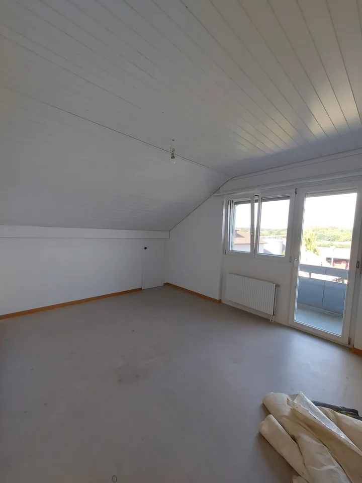Charmante 2-Zimmer-Dachgeschosswohnung in Gurmels – sofort verfügbar! – Foto 4 von 12