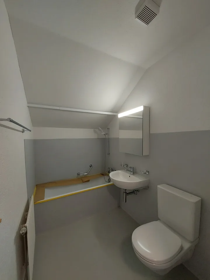 Charmante 2-Zimmer-Dachgeschosswohnung in Gurmels – sofort verfügbar! – Foto 11 von 12