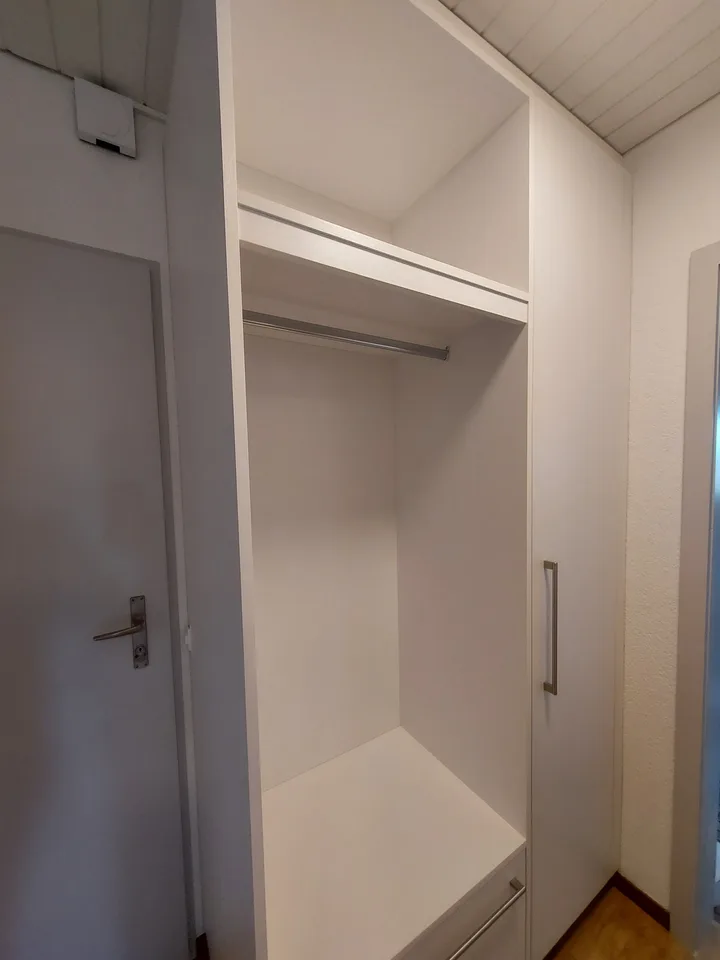 Charmante 2-Zimmer-Dachgeschosswohnung in Gurmels – sofort verfügbar! – Foto 9 von 12
