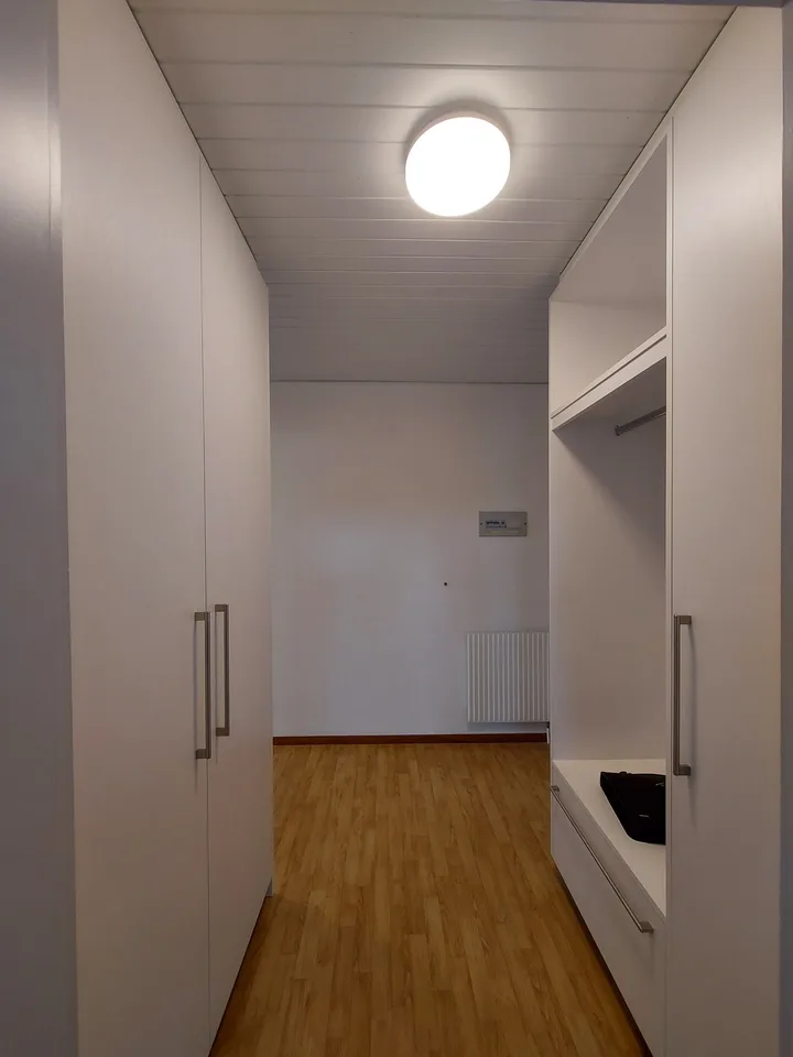 Charmante 2-Zimmer-Dachgeschosswohnung in Gurmels – sofort verfügbar! – Foto 8 von 12