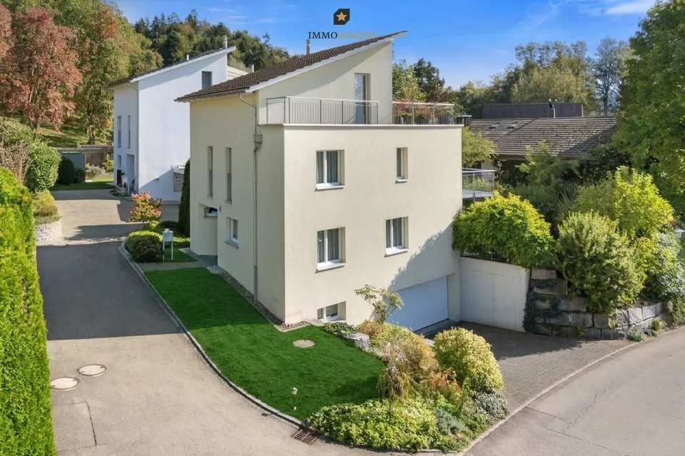 Einfamilienhaus mit Sonnenterrasse, Balkon und zeitloser Architektur – foto 2 di 8