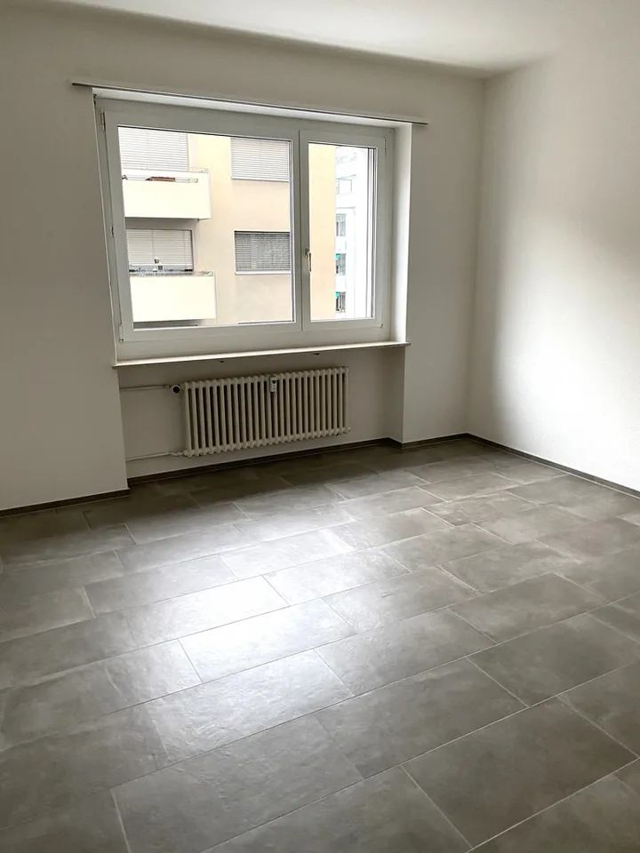 Appartement rénové de 3 pièces dans le quartier d'Iselin – photo 4 sur 7