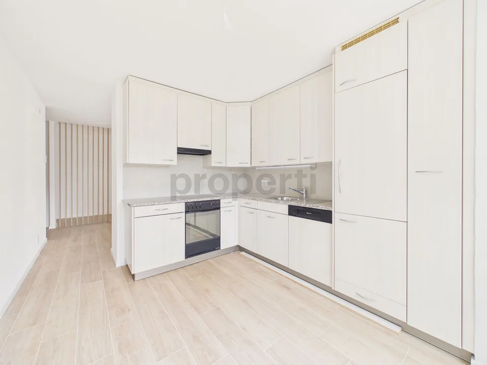Appartamento elegantemente ristrutturato di 3,5 stanze con ascensore, Sion – foto 2 di 10