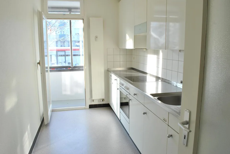 Près de l'université et de la porte de Spalentor dans un emplacement central et bien desservi – photo 3 sur 9