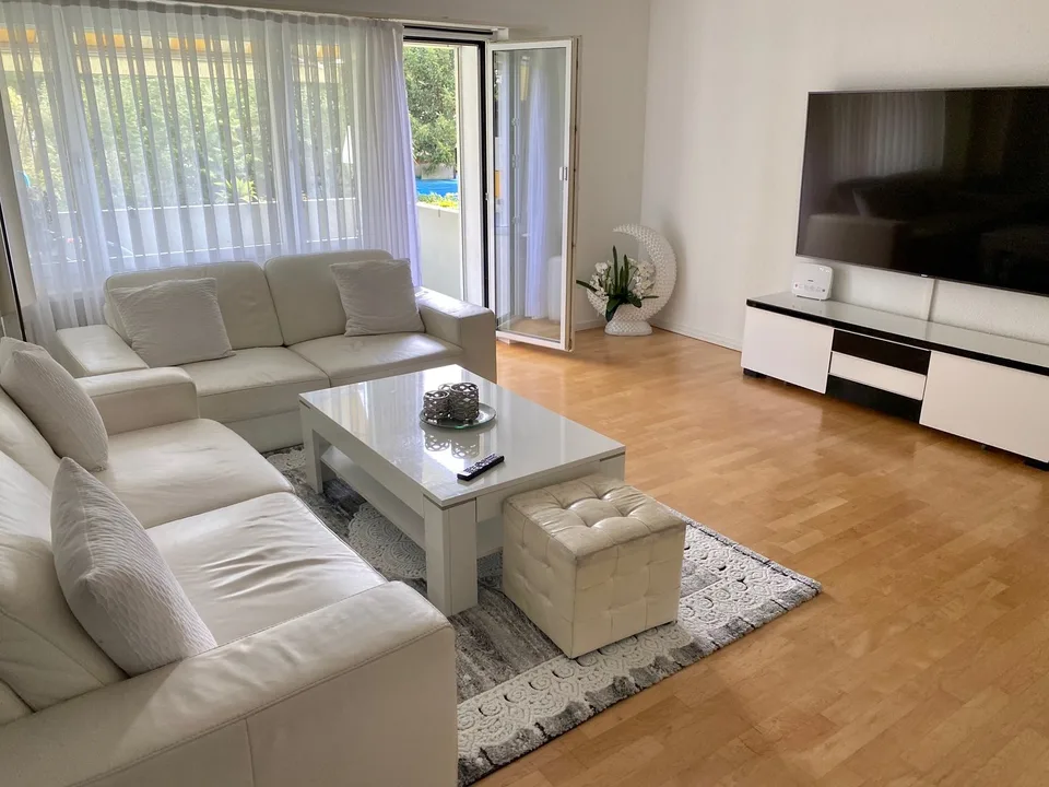 Tolle Wohnung mit eigenem Sitzplatz – Foto 2 von 11