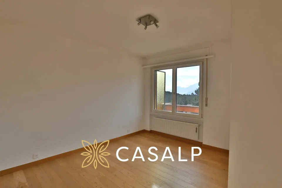 Helle 2,5-Zimmer-Dachgeschosswohnung im Zentrum von Crans-Montana – Foto 4 von 13
