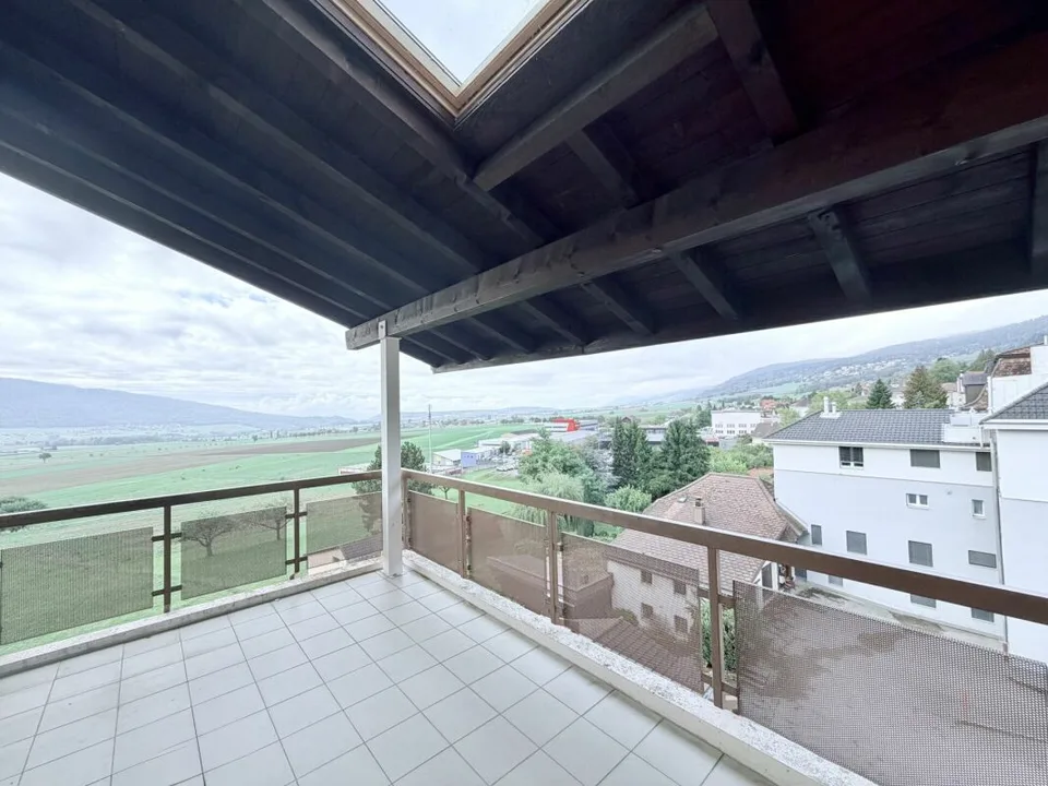 WOHNUNG MIT 4.5 ZIMMERN, VÖLLIG RENOVIERTE MIT TERRASSE UND TALBLICK – Foto 9 von 9