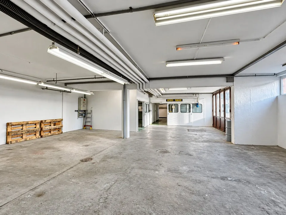 BALERNA LABORATORIO, MAGAZZINO E UFFICI: UN UNICO INDIRIZZO PER LA V – foto 11 di 12