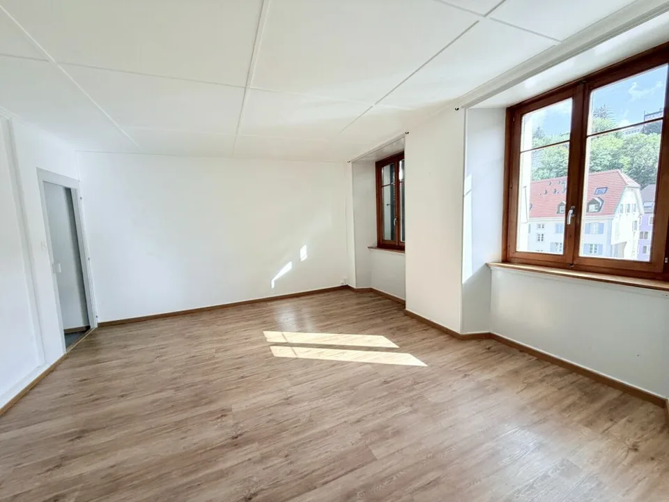 SPACIEUX 4.0 PIÈCES DE 92 M² AU COEUR DU LOCLE ! – photo 2 sur 5