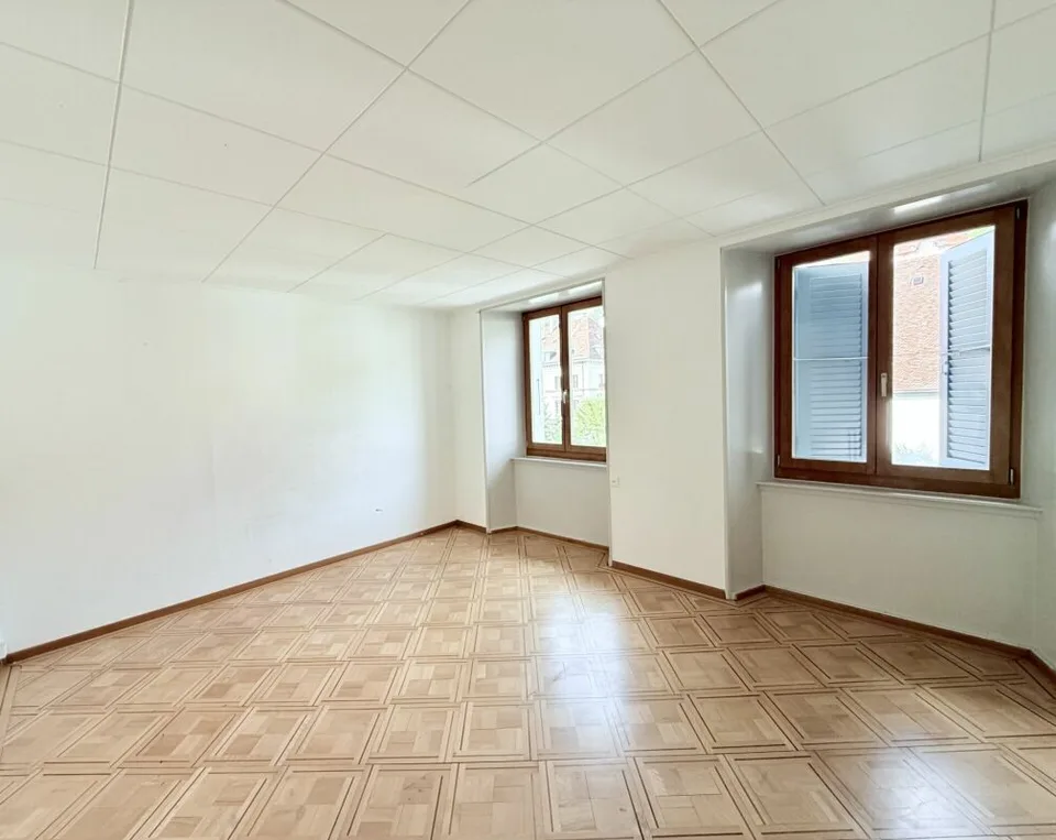 SPACIEUX 4.0 PIÈCES DE 92 M² AU COEUR DU LOCLE ! – photo 3 sur 5