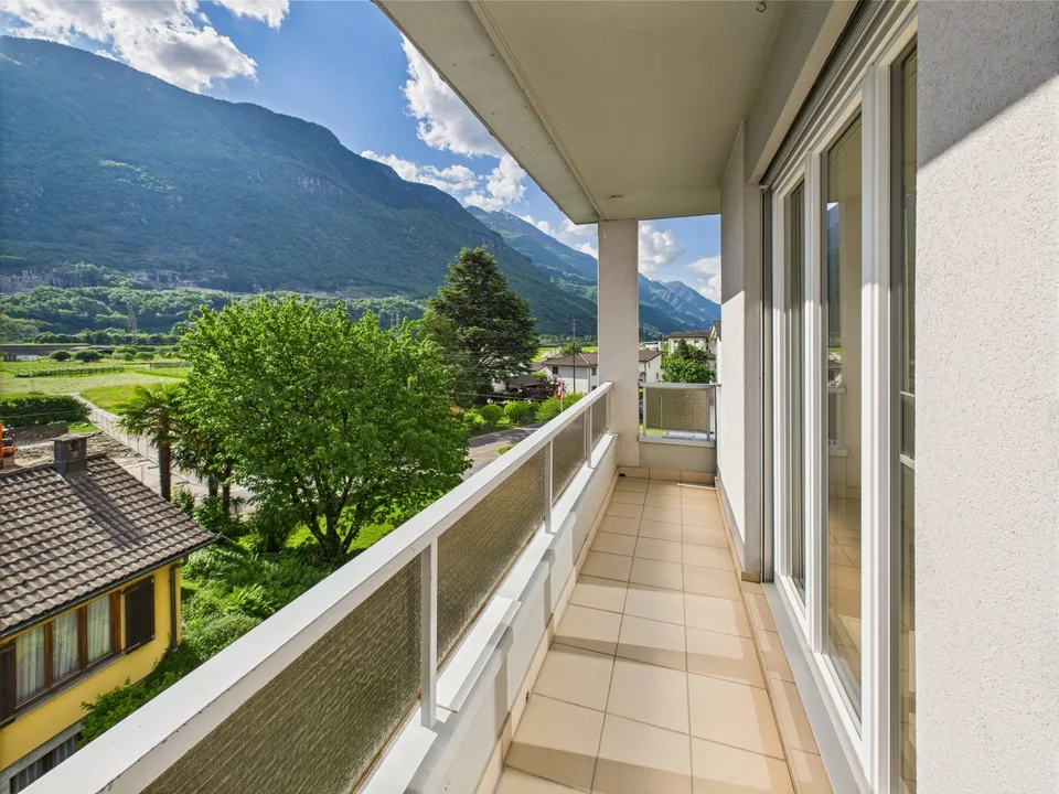 Appartement spacieux de 4.5 pièces avec vue dégagée. – photo 8 sur 9