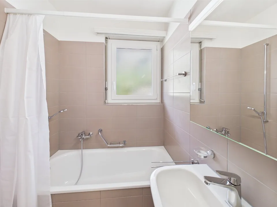 Appartement spacieux de 4.5 pièces avec vue dégagée. – photo 7 sur 9
