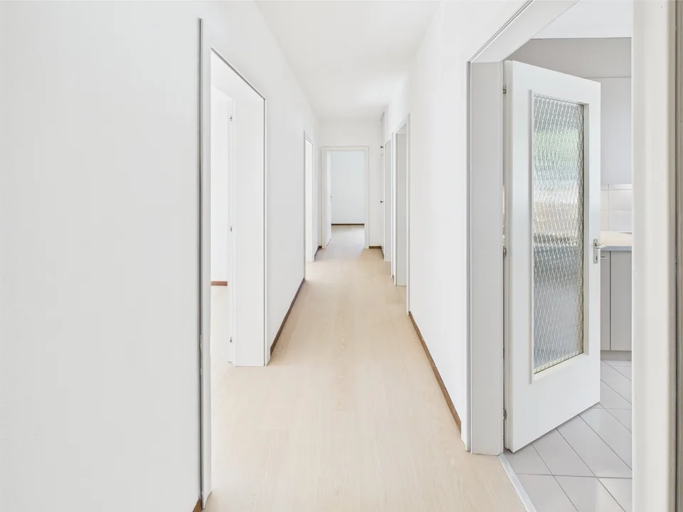 Appartement spacieux de 4.5 pièces avec vue dégagée. – photo 2 sur 9