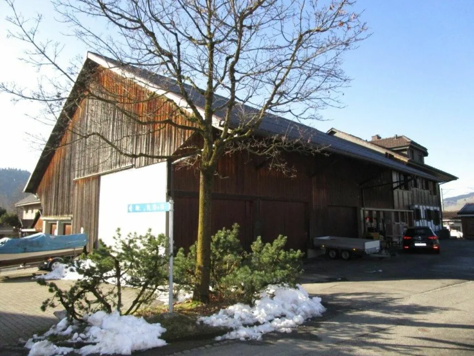 Maison de 3 familles avec ancien bâtiment de services/abri et beaucoup de potentiel – photo 6 sur 11