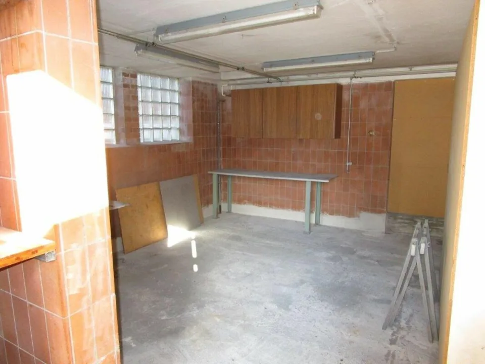 Maison de 3 familles avec ancien bâtiment de services/abri et beaucoup de potentiel – photo 5 sur 11