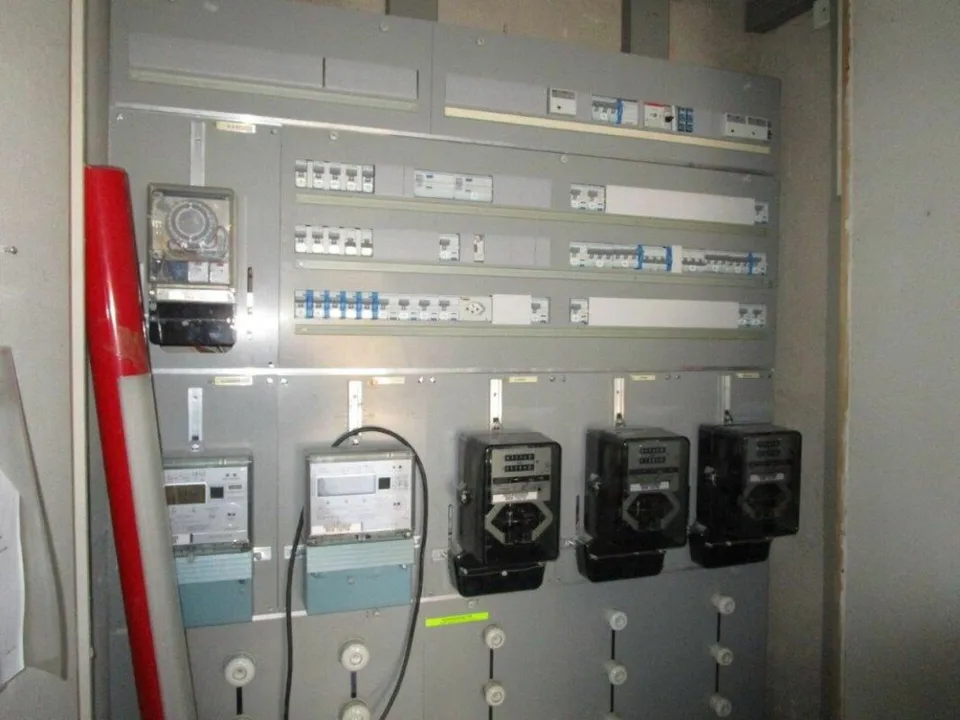 Maison de 3 familles avec ancien bâtiment de services/abri et beaucoup de potentiel – photo 11 sur 11