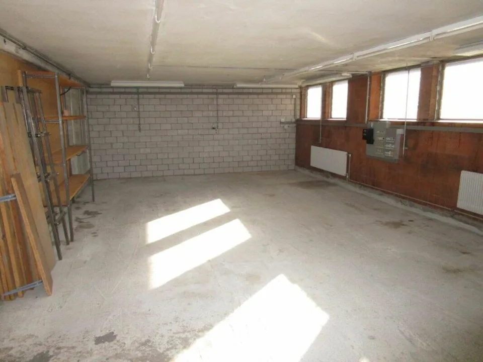 Maison de 3 familles avec ancien bâtiment de services/abri et beaucoup de potentiel – photo 4 sur 11