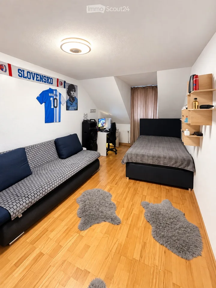 4.5-Zimmer-Dachwohnung über zwei Etagen in Hornussen – Foto 3 von 5