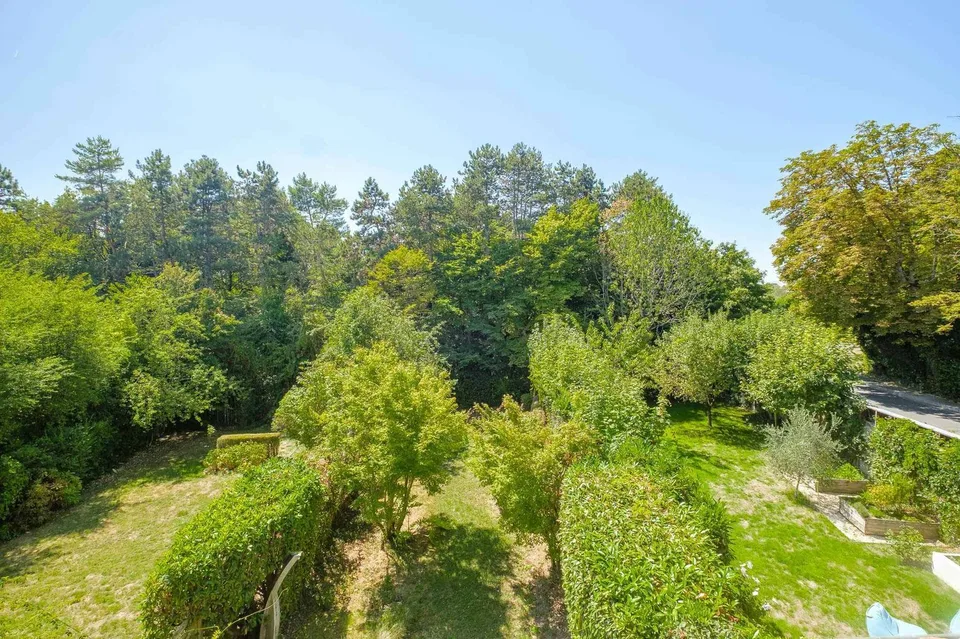 Prächtiges Triplex mit 7 Zimmern und Garten – Foto 9 von 9