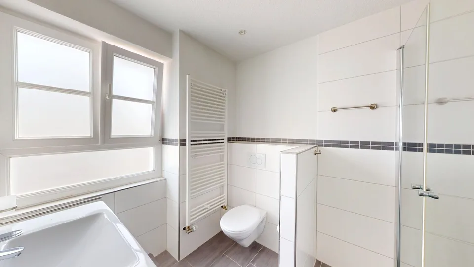 Votre oasis de bien-être privée : maison spacieuse à 2 parties avec piscine naturelle et jardin lounge – photo 8 sur 13