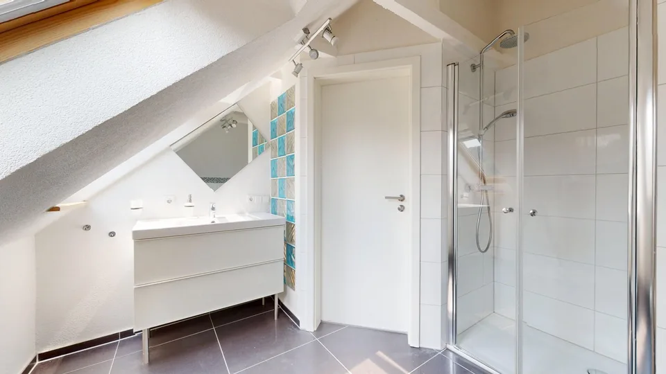 Votre oasis de bien-être privée : maison spacieuse à 2 parties avec piscine naturelle et jardin lounge – photo 13 sur 13