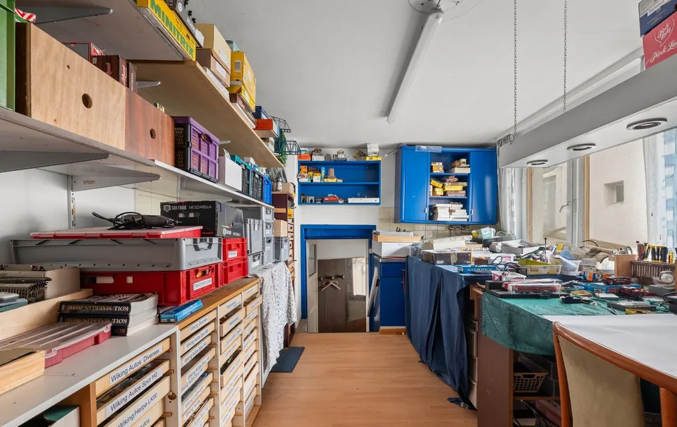 Residential and commercial building, possible conversion to residential space. – photo 8 of 13