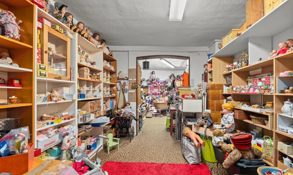 Residential and commercial building, possible conversion to residential space. – photo 12 of 13