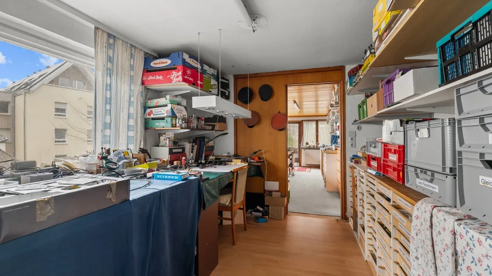 Residential and commercial building, possible conversion to residential space. – photo 7 of 13