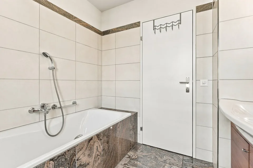 Appartement lumineux 5.5 pièces avec grand balcon à Muri AG – photo 12 sur 19