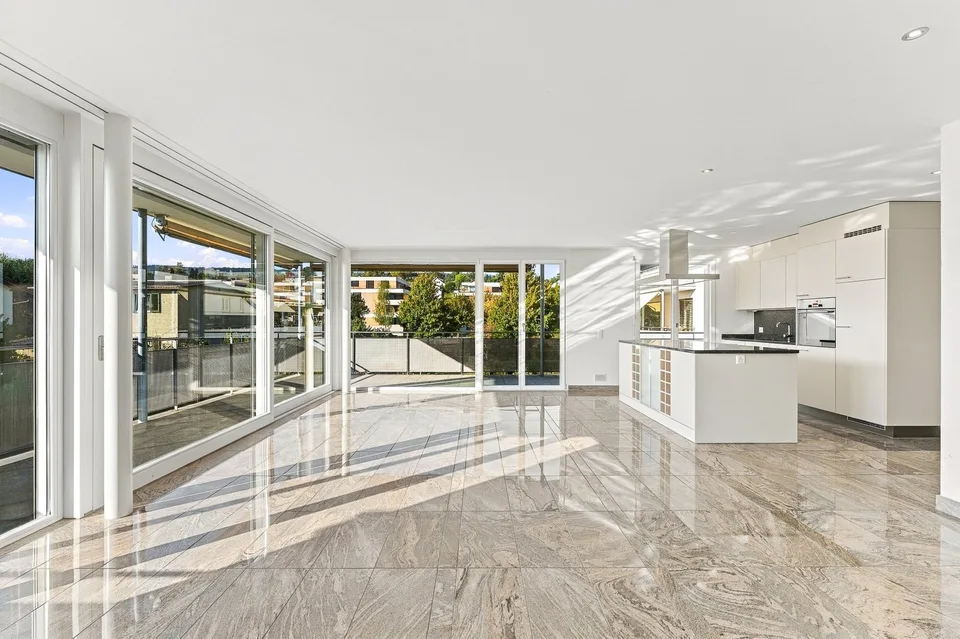 Appartement lumineux 5.5 pièces avec grand balcon à Muri AG – photo 2 sur 19