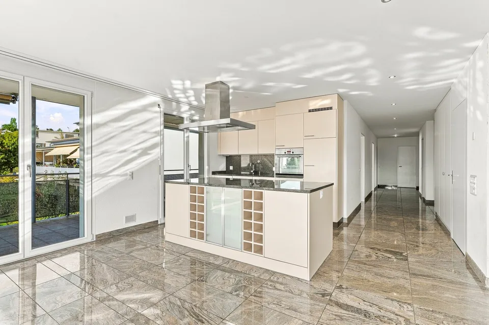 Appartement lumineux 5.5 pièces avec grand balcon à Muri AG – photo 3 sur 19