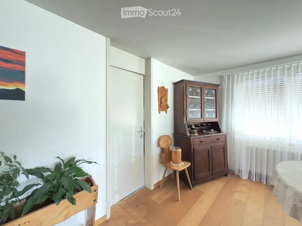 Charmant appartement 4.5 pièces avec balcon et vue imprenable à Uetendorf – photo 8 sur 15