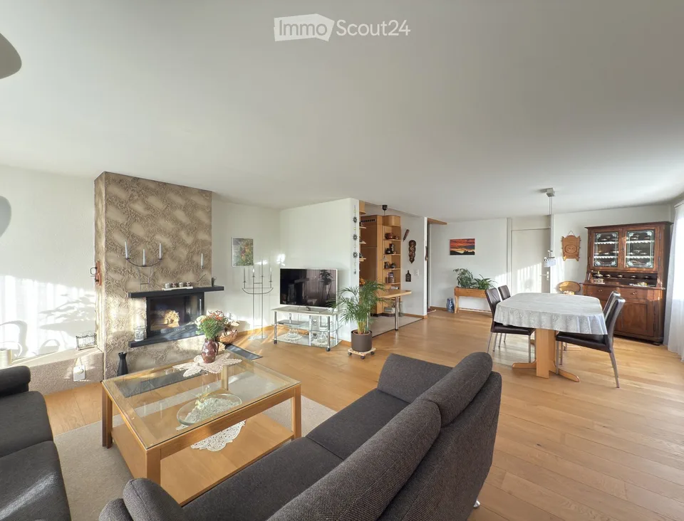 Charmant appartement 4.5 pièces avec balcon et vue imprenable à Uetendorf – photo 2 sur 15