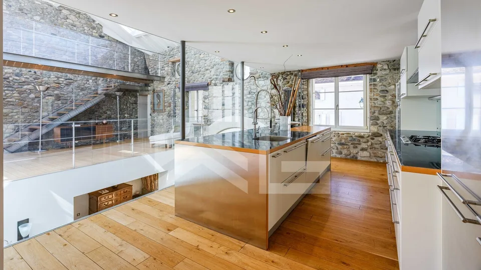 A LOUER - UNE PROPRIÉTÉ AU CARACTÈRE ARCHITECTURAL UNIQUE – Foto 6 von 13