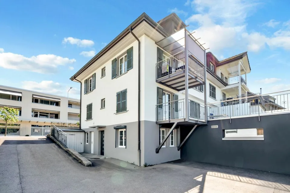 Appartamento di 3,5 locali con ampia terrazza e vista sulle montagne! – foto 2 di 9