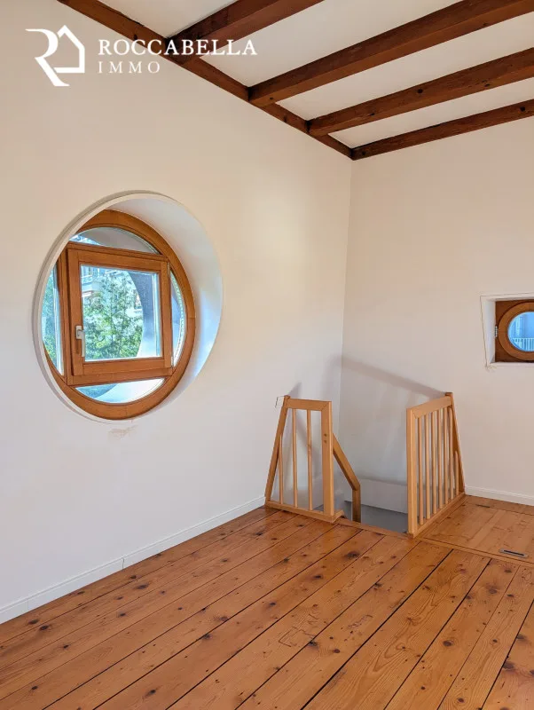 Prachtvolles Dachgeschoß-Duplex, Charme und Charakter in einem Herrenhaus – Foto 10 von 13