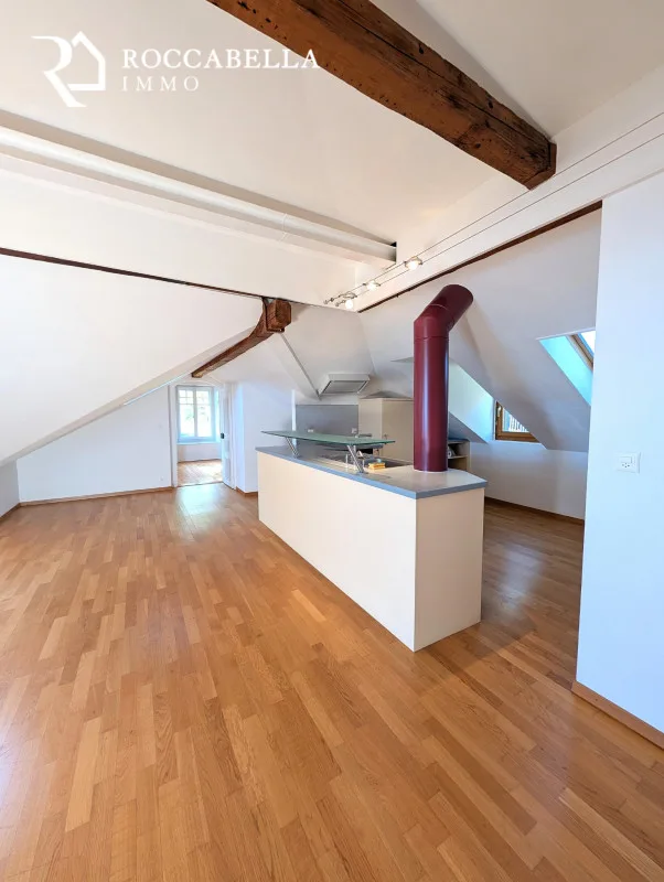 Prachtvolles Dachgeschoß-Duplex, Charme und Charakter in einem Herrenhaus – Foto 4 von 13