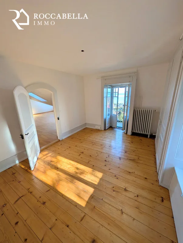 Prachtvolles Dachgeschoß-Duplex, Charme und Charakter in einem Herrenhaus – Foto 12 von 13