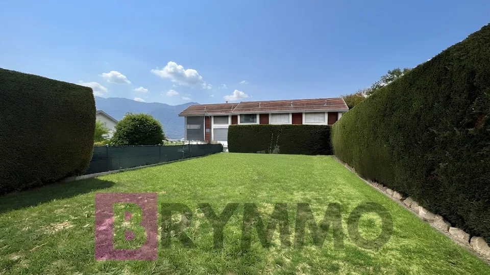 Bella fuga sul lago per questa casa familiare angolare a Mont-sur-Rolle – foto 25 di 26