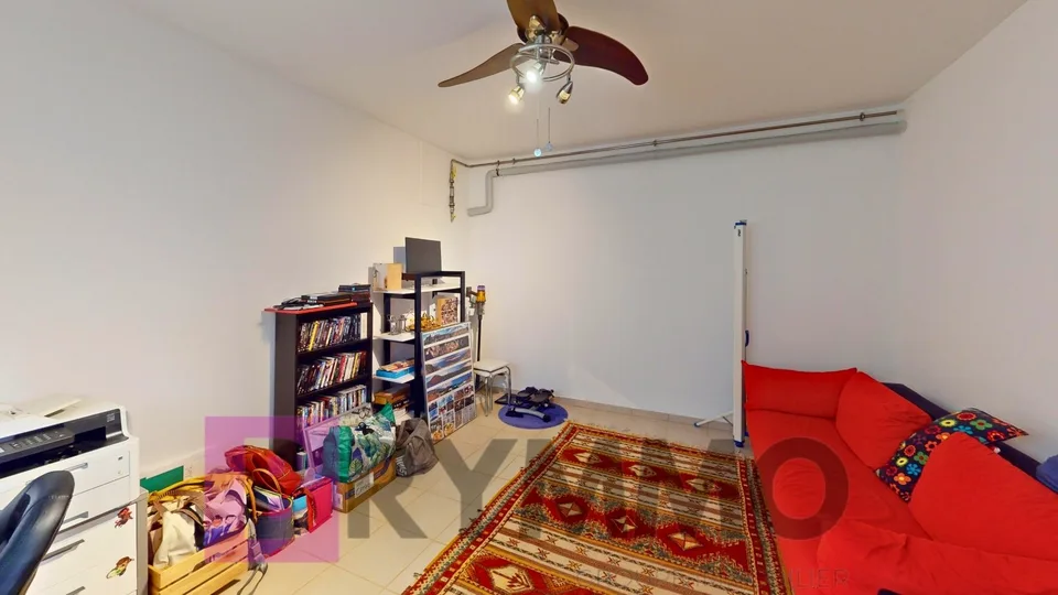 Bella fuga sul lago per questa casa familiare angolare a Mont-sur-Rolle – foto 21 di 26