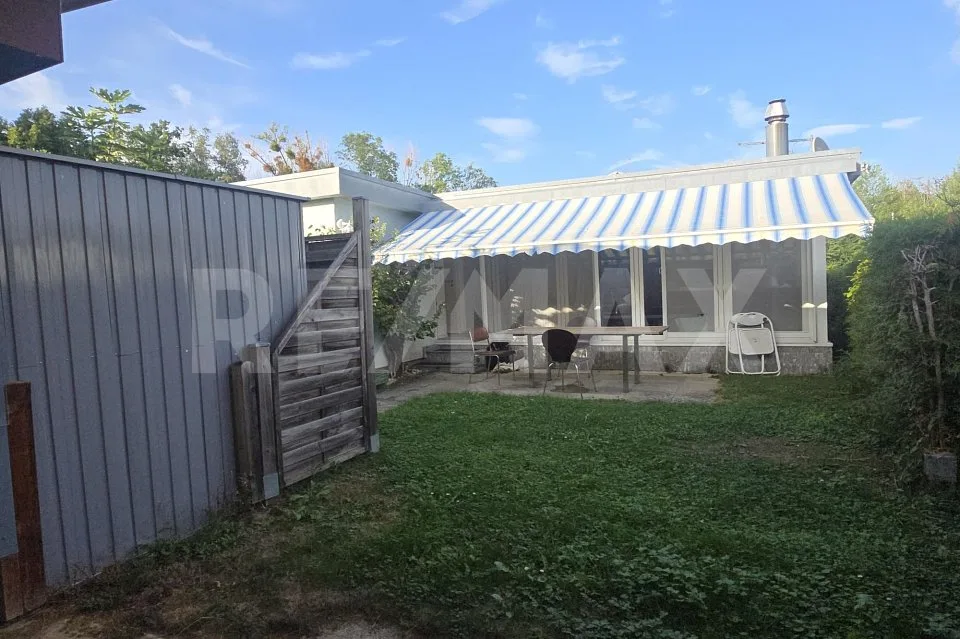 Grand chalet au bord du lac de Neuchâtel, sur un terrain en pleine propriété, pour toute l'année – Foto 3 von 13